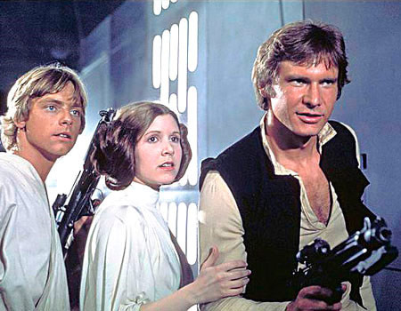 Lors du sauvetage de la Princesse Leia, Han Solo prétexte à un officier impérial « un transfert de prisonnier du bloc 183 ». Dans la version originale il s'agit en fait du bloc 1138, hommage au tout premier film de George Lucas, THX 1138.